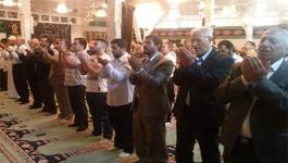 مسلمون يصلون في مسجد الإمام علي بالعاصمة الدنماركية 