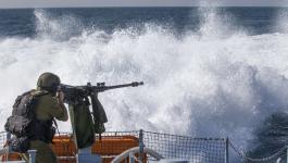 بحرية الاحتلال تستهدف الصيادين قبالة سواحل القطاع