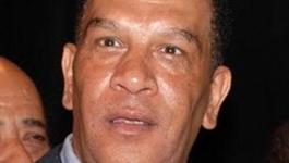 بالصور: موجة تعاطف مع الفنان محمد شرف على سرير المرض