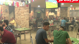 بالفيديو: كيف تابع المواطنين برام الله مباراة  المنتخب المصري مع نظيره الروسي؟!