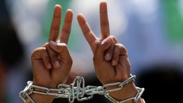 13 أسيرًا يواصلون إضرابهم المفتوح عن الطعام في سجون الاحتلال