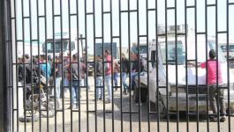 اغلاق بوابة كرم أبو سالم الخارجية من قبل تجار 
