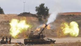 دبابات الاحتلال والزوارق الحربية تستهدف عدة مناطق في قطاع غزة