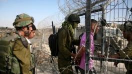 الاحتلال يعتقل 3 فلسطينيين بزعم التسلل جنوب قطاع غزة