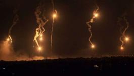 بالصور إطلاق قنابل إنارة جنوب قطاع غزة.jpg