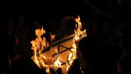 مصر: محتجون غاضبون يحرقون علم إسرائيل