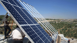 ملحم يبحث تطورات بناء محطة الطاقة الشمسية بالخليل 