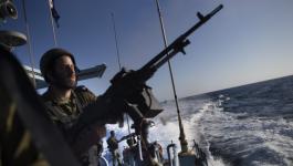 بحرية الاحتلال تلاحق قوارب صيد في بحر النصيرات