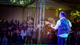 بالصور: هاني متواسي يتألق في مهرجان الفصح الأول في بيت جالا 