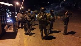 قوات الاحتلال عند حاجز حوارة جنوب نابلس