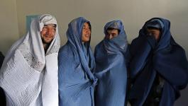 أفغان يرتدون ابرقع