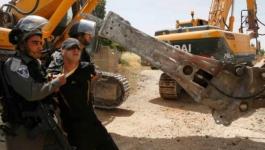 الاحتلال يخطر بوقف العمل في محجر ويستولي على معدات ثقيلة في بيت أمر.jpeg