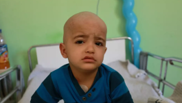 الاحتلال يحرم أم من غزة مرافقة طفلها المريض بالسرطان.png