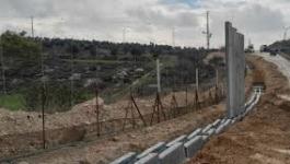 قوات الاحتلال تشرع بإقامة مقطع من الجدار العنصري في أراضي يعبد.jpg