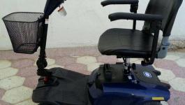 غنام تقدم كرسيين كهربائيين لمواطنين من ذوي الاحتياجات الخاصة في جنين.jpg