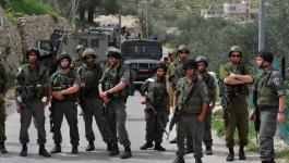 صورة: الاحتلال يُحاصر عمارة سكنية بمنطقة جبل الرحمة بالخليل