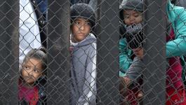 الاطفال المهاجرين.jpg