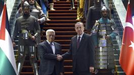 الرئيس عباس يصل العاصمة التركية للقاء أوردوغان