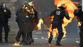 بالصور: حرق أحد أفراد الشرطة الفرنسية خلال مظاهرات يوم العمال بباريس
