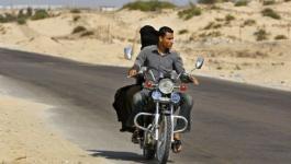 شرطة مرور غزة تصدر قراراً يمنع حمل النساء على الدراجات النارية.jpg