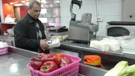 بلدية غزة تدعو المواطنين للتأكد من سلامة المنتجات قبل شرائها