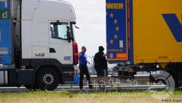 المهاجرين عبر كاليه 