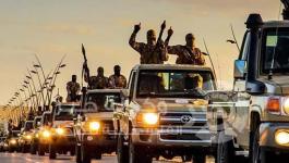 رتل سيارات دفع رباعي مزودة بأسلحة وتحمل ميليشيا تنظيم داع