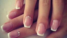 Embellished-French-Manicure-Design-2