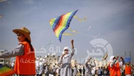 صور أطفال غزة يطلقون الطائرات الورقية
