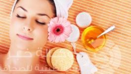 Pat-Down-Face-with-Honey