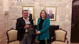 معايعة وسفير الاكوادور لدى فلسطين يبحثان سبل التعاون المشترك.jpg