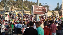 بالصور: آلاف المواطنين يحتشدون في رام الله دعماً للأسرى المضربين عن الطعام