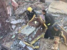 بالصور.. انهيار مبنى في المنصورة ومقتل 3 بينهم طفلة
