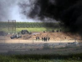 الاحتلال يرصد اختراق مجموعة من الفلسطينيين للسياج الأمني شمال القطاع