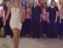 بالفيديو: رقصة مثيرة تحقق آلاف المشاهدات!!