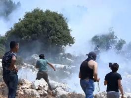 إصابات بالاختناق خلال مواجهات مع الاحتلال في بلدة بيت أمر