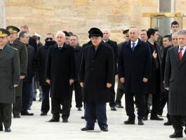 الرئيس يضع اكليل زهور على ضريح مصطفى أتاتورك