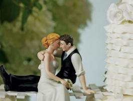 cool-wedding-cake-toppers-980x498