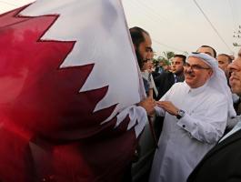 الإعلام العبري يزعم: قطر تُريد نقل الأموال إلى غزّة بطريقة جديدة