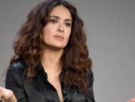 بالفيديو : سلمى حايك تكشف عن عمرها الحقيقي !!