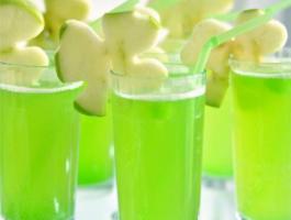 shamrock-drink-with-apple-garnish-550x550-jpg-31379205303007714