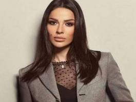 بالصورة: تعرفوا على سياسة نادين نسيب نجيم!