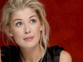 rosamund-pike-4752x3168-most-popular-celebs-in-2015-grammys-2015-best-2896-714x430-jpg-71203385169411571.jpg