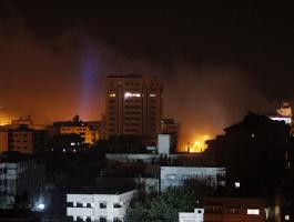 قصف على غزّة ليلا