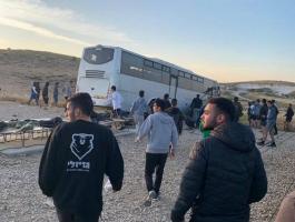 قتيل وإصابات إثر انقلاب حافلة إسرائيلية في النقب المحتل