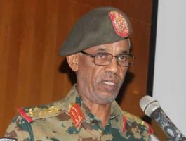 تعرّف على وزير الدفاع السوداني الذي أعلن اعتقال البشير!