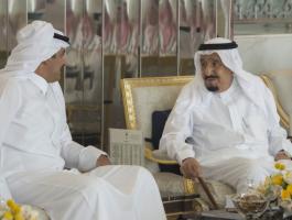أمير قطر يتسلّم دعوة سعودية لحضور القمة الطارئة لمجلس التعاون لدول الخليج