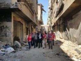 السفير عبد الهادي يزور مقبرة الشهداء في مخيم اليرموك.jpg