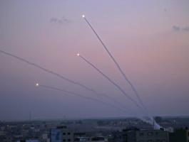 صورة: إطلاق صواريخ من غزّة صوب مستوطنات الغلاف