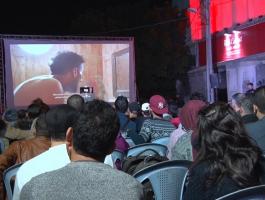 شاهد بالفيديو: افتتاح مهرجان السجادة الحمراء السينمائي لحقوق الإنسان في غزّة